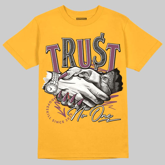 Jordan 1 Retro High OG Brotherhood DopeSkill University Gold T-shirt Trust No One Graphic Streetwear
