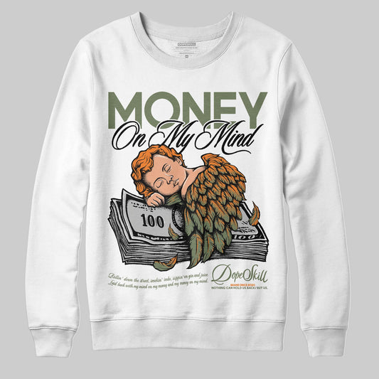 Jordan 4 Retro OG SP Undefeated (2025) DopeSkill Sweatshirt MOMM Graphic Streetwear - White