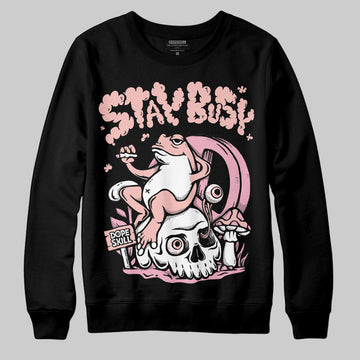 AMIRI White & Pink Stars Court Sneakers DopeSkill Sweatshirt Stay Busy Graphic Streetwear - Black