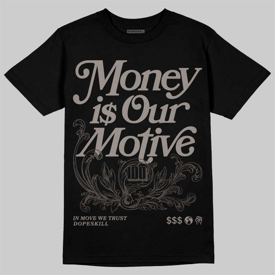 New Balance 2002R Protection Pack "Rain Cloud" DopeSkill T-Shirt Money Is Our Motive Typo Graphic Streetwear - Black