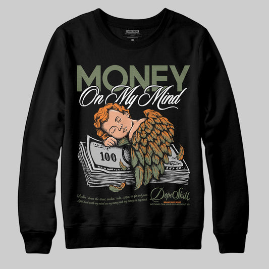 Jordan 4 Retro OG SP Undefeated (2025) DopeSkill Sweatshirt MOMM Graphic Streetwear - Black