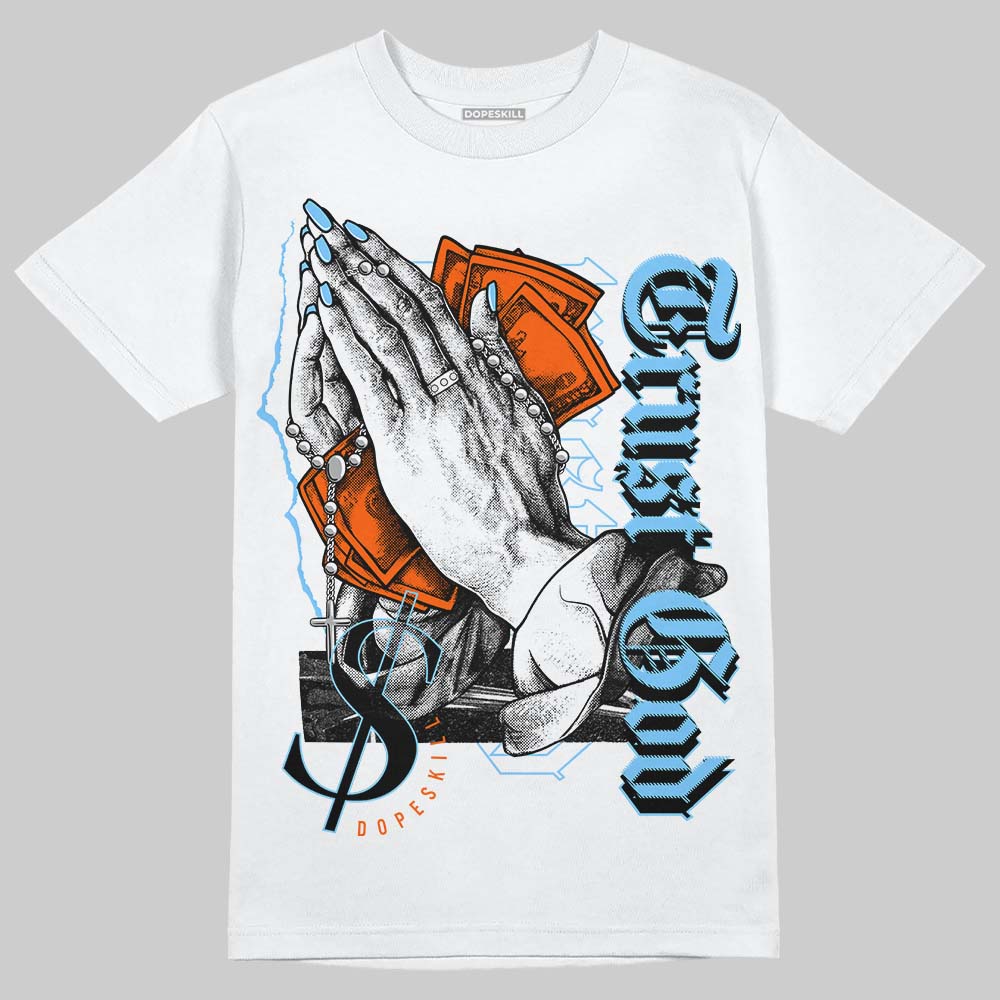 Dunk Low Futura University Blue DopeSkill T-Shirt Trust God Graphic Streetwear - White 