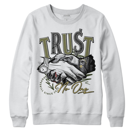 Jordan 4 Retro SE Craft Medium Olive DopeSkill Sweatshirt Trust No One Graphic Streetwear - White