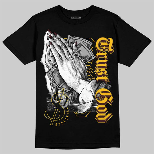 Dunk Yellow Bordeaux DopeSkill T-Shirt Trust God Graphic Streetwear - Black