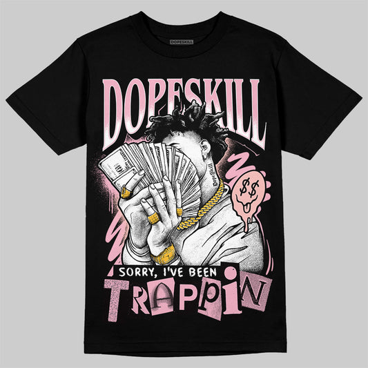 AMIRI White & Pink Stars Court Sneakers DopeSkill T-Shirt Sorry I've Been Trappin Graphic Streetwear - Black