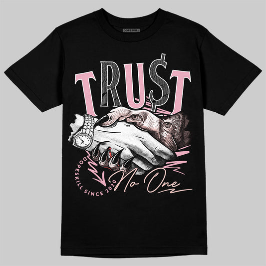 AMIRI White & Pink Stars Court Sneakers DopeSkill T-Shirt Trust No One Graphic Streetwear - Black