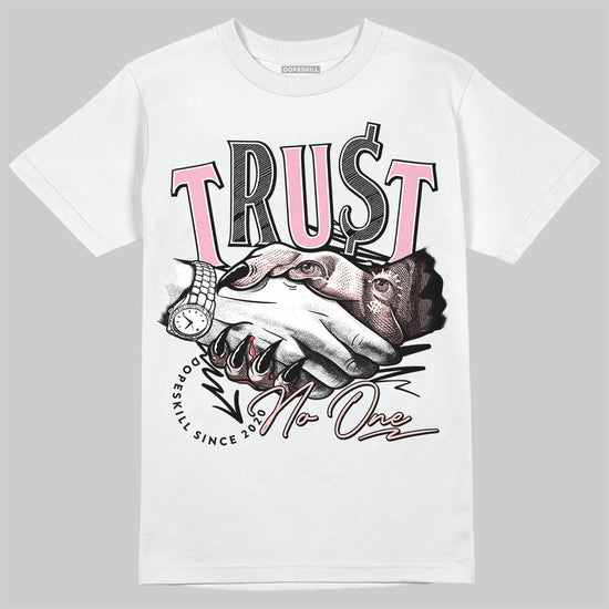 AMIRI White & Pink Stars Court Sneakers DopeSkill T-Shirt Trust No One Graphic Streetwear - White