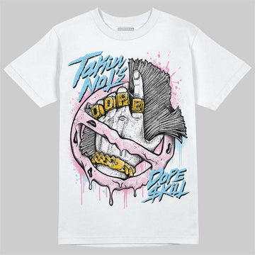 Jordan 1 Low SE Paw Print Pink Foam DopeSkill T-Shirt Takin No L's Graphic Streetwear - WHite